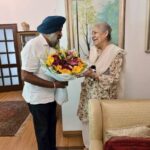 ਡਾ. ਮਨਮੋਹਨ ਸਿੰਘ ਦੇ ਪਰਿਵਾਰ ਤੋਂ ਆਸ਼ੀਰਵਾਦ ਲੈ ਕੇ ਪਰਗਟ ਸਿੰਘ ਨੇ ਨਵੀਂ ਜ਼ਿੰਮੇਵਾਰੀ ਸ਼ੁਰੂ ਕੀਤੀ, ਦਿੱਲੀ ‘ਚ ਅੰਬਿਕਾ ਸੋਨੀ ਨਾਲ ਕੀਤੀ ਮੁਲਾਕਾਤ।